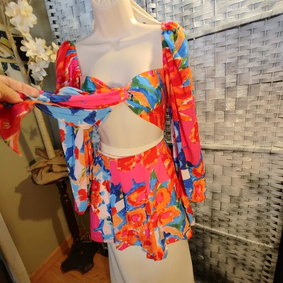 Luxxel Ladies 2 piece shorts set Size S Tie top Shorts skirt zips colorful New - Picture 12 of 12
